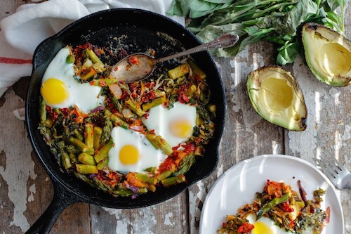 baked-eggs-garlic-kale-sun-dried-tomatoes4