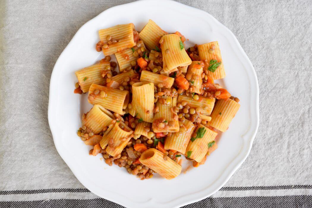 When it comes to comfort food there is nothing better than pasta! Check out all of these amazing Warming Pasta Dishes With Onions!